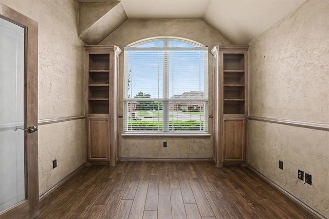 400 S Chardon Drive, Mustang, OK 73064