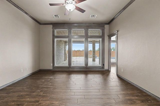 400 S Chardon Drive, Mustang, OK 73064