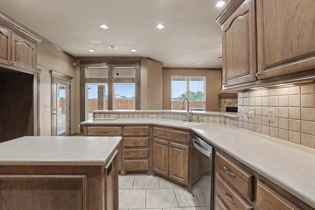 400 S Chardon Drive, Mustang, OK 73064