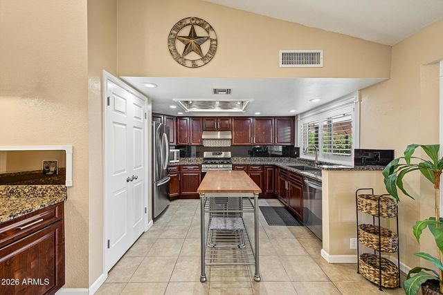 11038 W RUNION Drive, Sun City, AZ 85373
