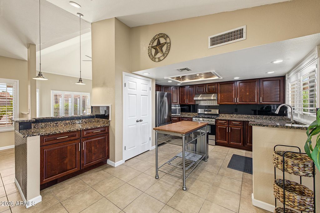 11038 W RUNION Drive, Sun City, AZ 85373 — photo 2