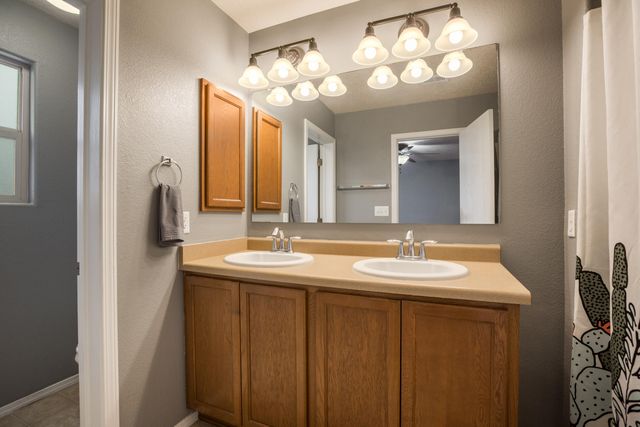 10827 Lobos Creek Way NE, Albuquerque, NM 87123