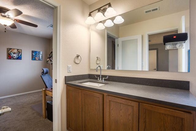 10827 Lobos Creek Way NE, Albuquerque, NM 87123