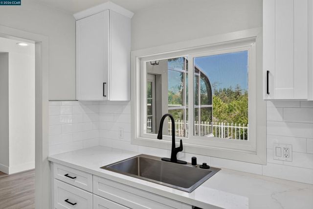 1910 Encima Dr, Concord, CA 94519