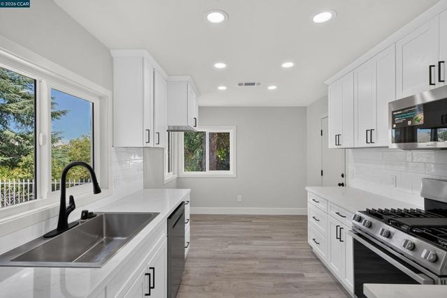 1910 Encima Dr, Concord, CA 94519