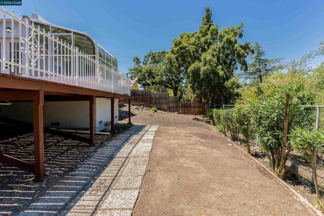 1910 Encima Dr, Concord, CA 94519