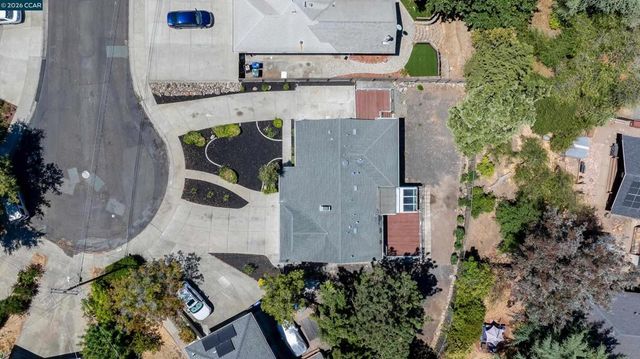 1910 Encima Dr, Concord, CA 94519