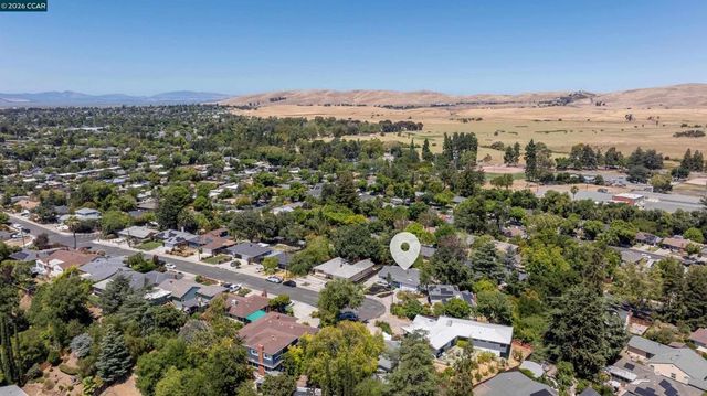 1910 Encima Dr, Concord, CA 94519
