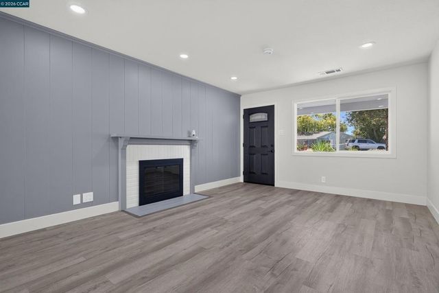 1910 Encima Dr, Concord, CA 94519