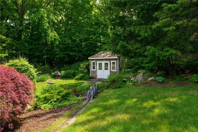 8 Ledgemont Drive, Lincoln, RI 02865