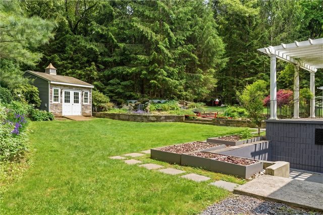 8 Ledgemont Drive, Lincoln, RI 02865