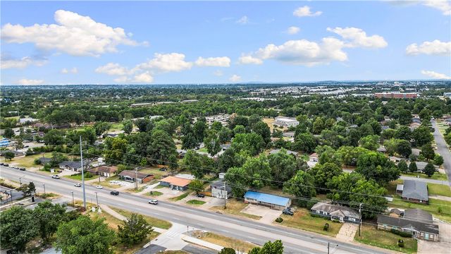 2202 SE 14Th Street, Bentonville, AR 72712
