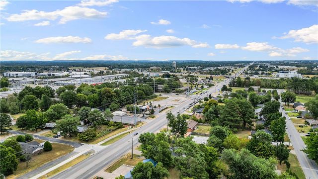 2202 SE 14Th Street, Bentonville, AR 72712