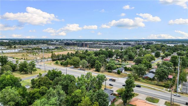 2202 SE 14Th Street, Bentonville, AR 72712
