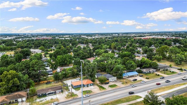 2202 SE 14Th Street, Bentonville, AR 72712