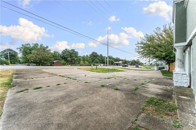 2202 SE 14Th Street, Bentonville, AR 72712