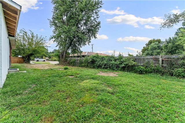2202 SE 14Th Street, Bentonville, AR 72712