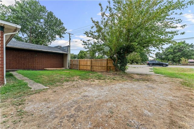2202 SE 14Th Street, Bentonville, AR 72712