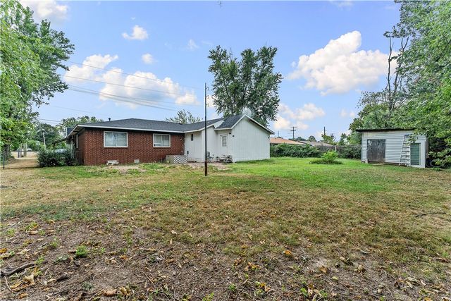 2202 SE 14Th Street, Bentonville, AR 72712