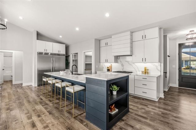 16320 Northpark Drive, Urbandale, IA 50323