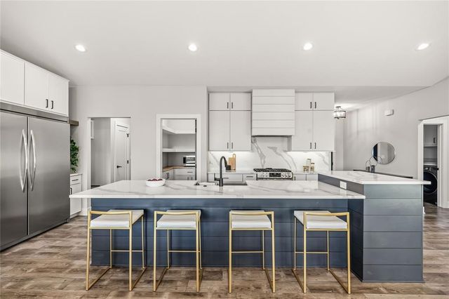 16320 Northpark Drive, Urbandale, IA 50323