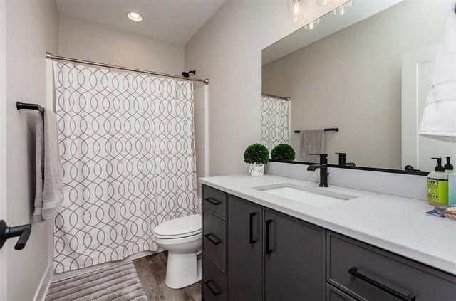 16320 Northpark Drive, Urbandale, IA 50323