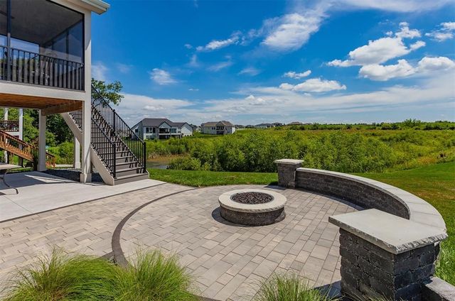 16320 Northpark Drive, Urbandale, IA 50323