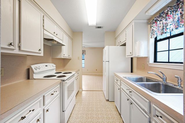 364 Nameless RD, Driftwood, TX 78619