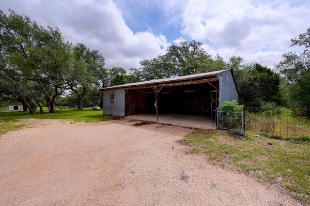364 Nameless RD, Driftwood, TX 78619