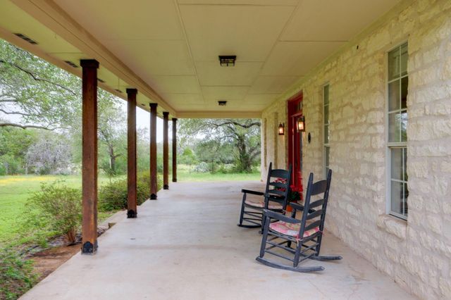 364 Nameless RD, Driftwood, TX 78619