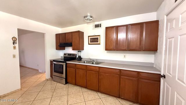 1802 W DARREL Road, Phoenix, AZ 85041