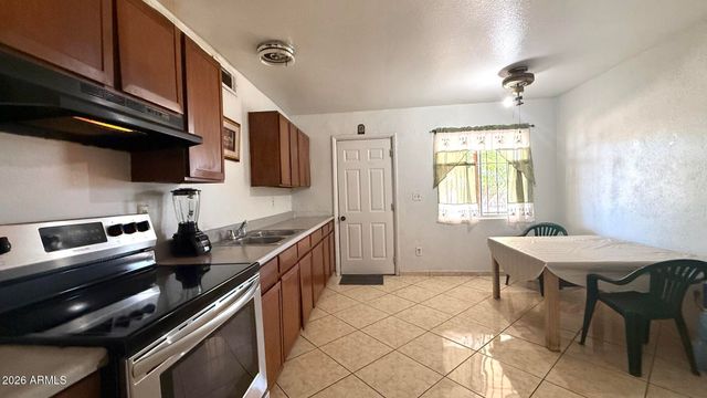 1802 W DARREL Road, Phoenix, AZ 85041