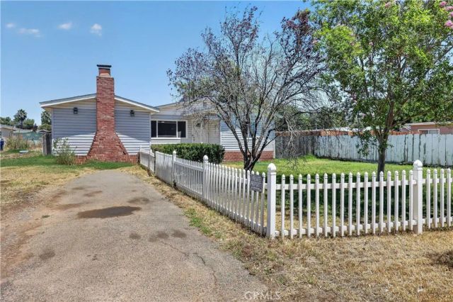 1565 E Santa Fe, Merced, CA 95340