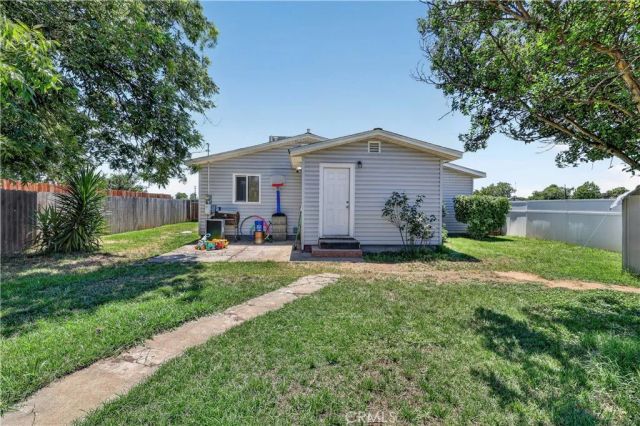 1565 E Santa Fe, Merced, CA 95340