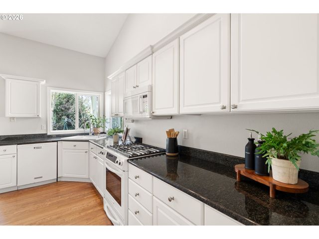 17786 Sw FREDERICK Ln, Sherwood, OR 97140