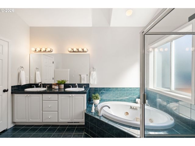 17786 Sw FREDERICK Ln, Sherwood, OR 97140