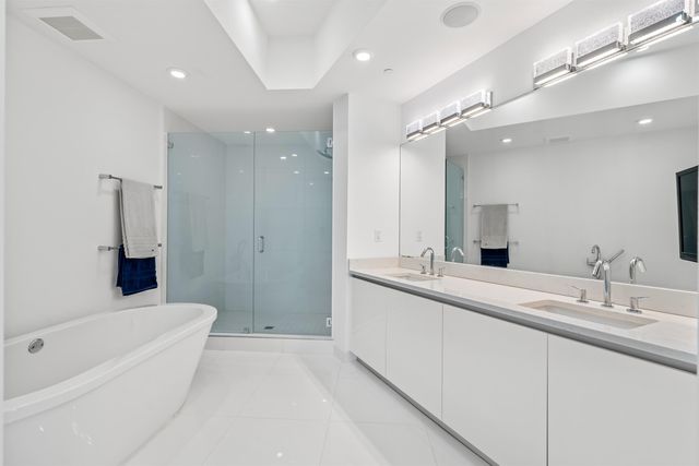 1200 Hillsboro Mile 1305, Hillsboro Beach, FL 33062