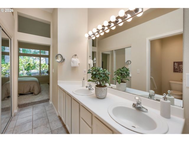 9837 Nw SILVER RIDGE Loop Nw, Portland, OR 97229
