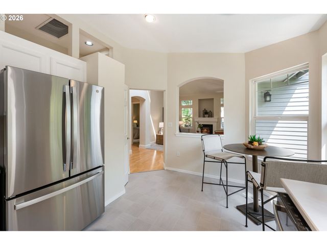 9837 Nw SILVER RIDGE Loop Nw, Portland, OR 97229