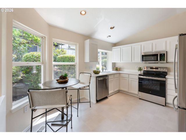 9837 Nw SILVER RIDGE Loop Nw, Portland, OR 97229