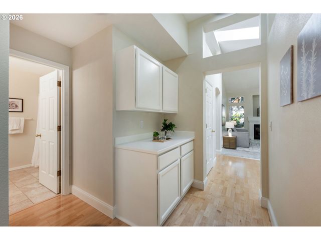 9837 Nw SILVER RIDGE Loop Nw, Portland, OR 97229