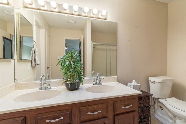 200 E Yuma Avenue 36, Mcallen, TX 78503