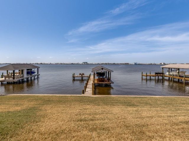 7312 Offats Point Circle, Galveston, TX 77551