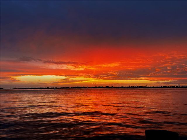 7312 Offats Point Circle, Galveston, TX 77551