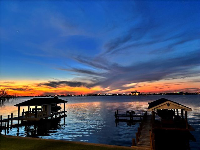 7312 Offats Point Circle, Galveston, TX 77551