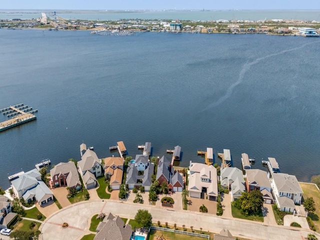 7312 Offats Point Circle, Galveston, TX 77551