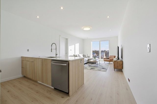 1035 Commonwealth Ave 501, Boston, MA 02215