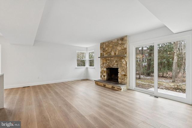 13 BARCLAY LN, Voorhees, NJ 08043