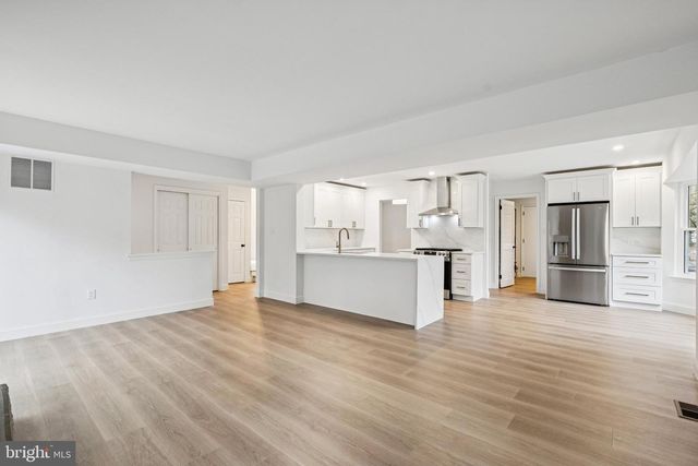 13 BARCLAY LN, Voorhees, NJ 08043