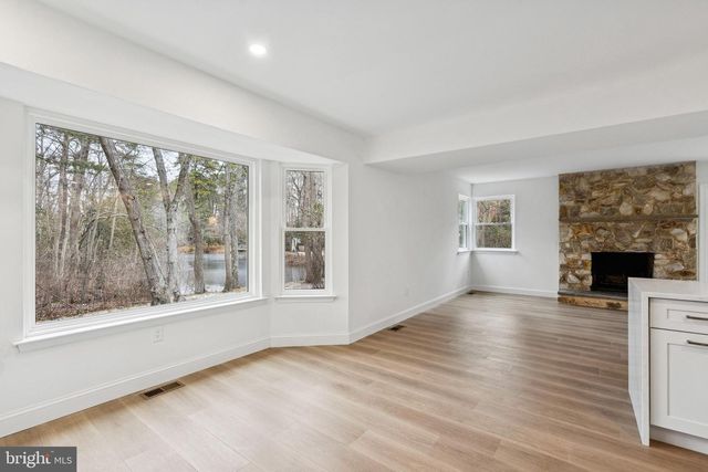 13 BARCLAY LN, Voorhees, NJ 08043